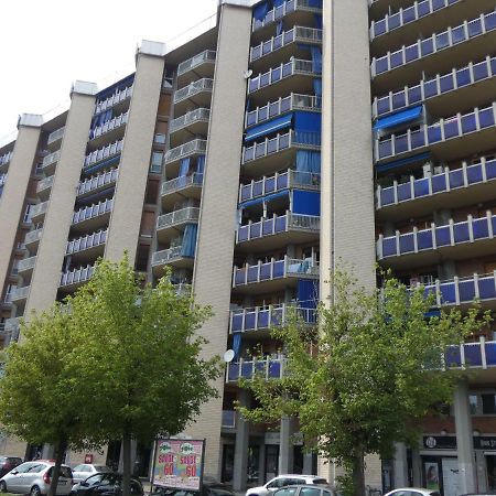 Metro Apartment Коленьо Екстериор снимка