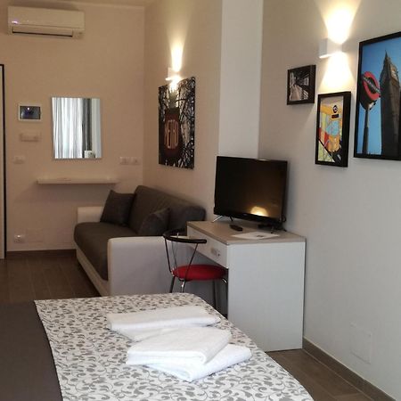 Metro Apartment Коленьо Екстериор снимка