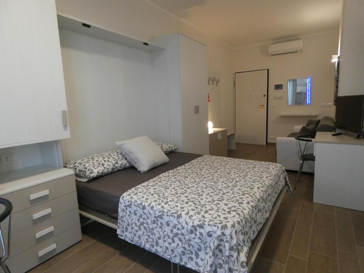 Metro Apartment Коленьо Екстериор снимка
