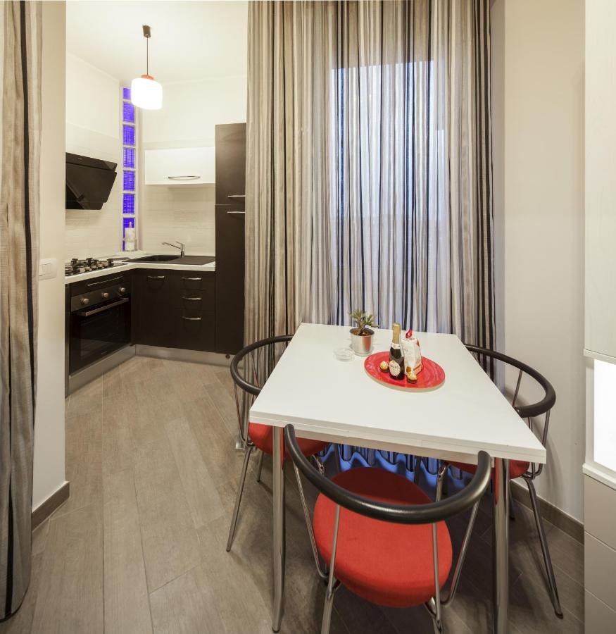 Metro Apartment Коленьо Екстериор снимка