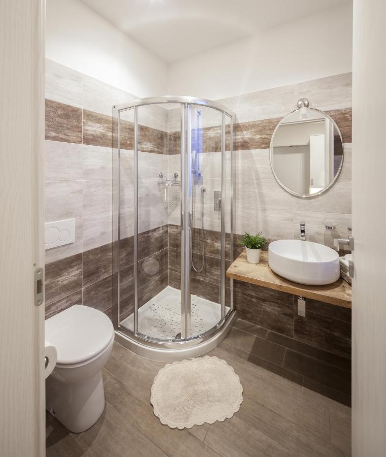 Metro Apartment Коленьо Екстериор снимка