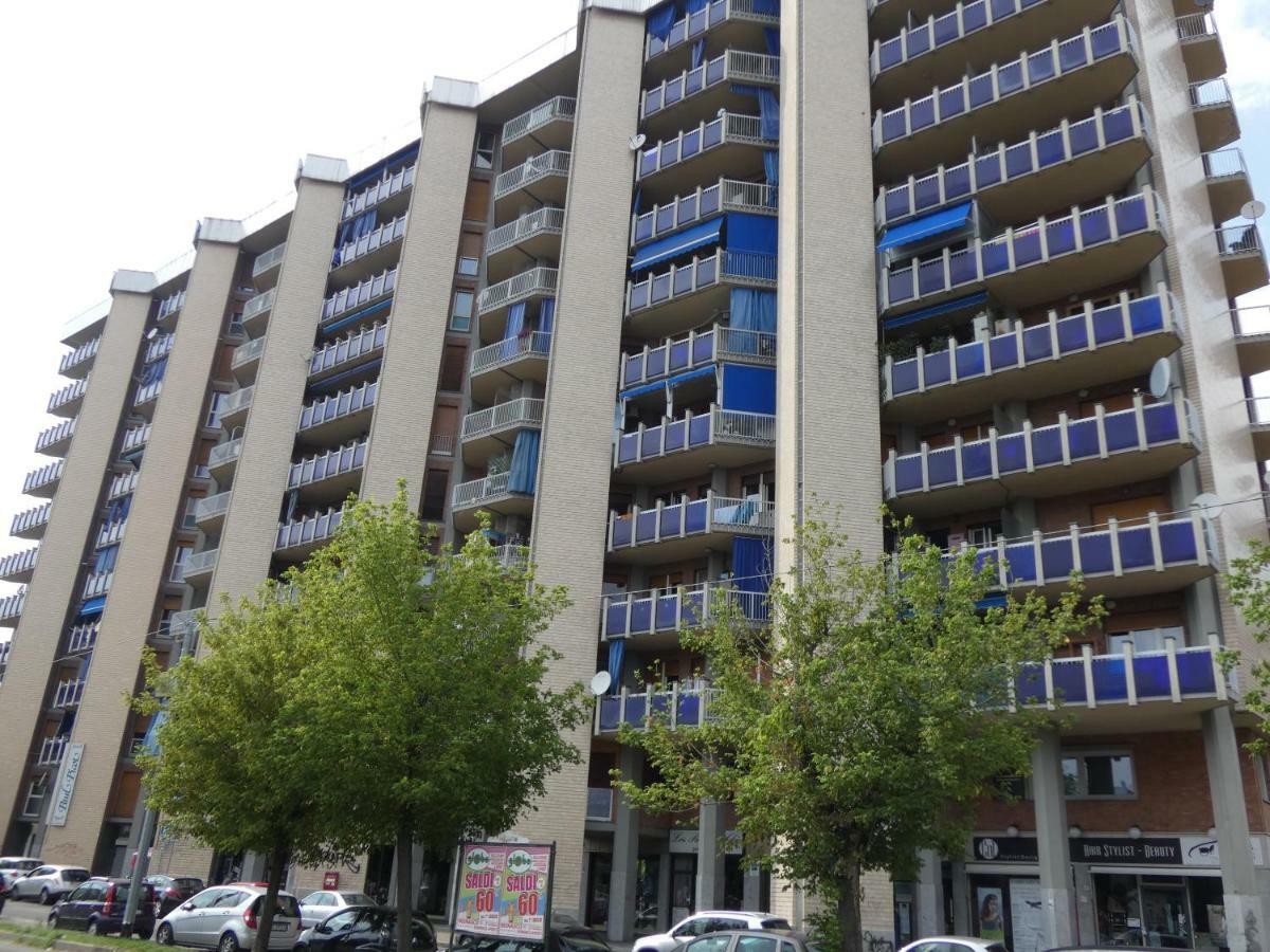 Metro Apartment Коленьо Екстериор снимка