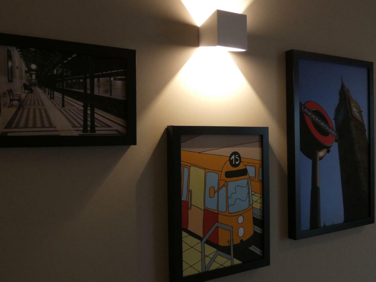 Metro Apartment Коленьо Екстериор снимка