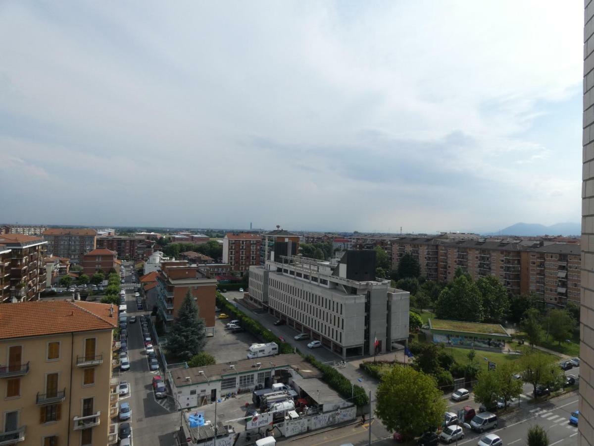 Metro Apartment Коленьо Екстериор снимка