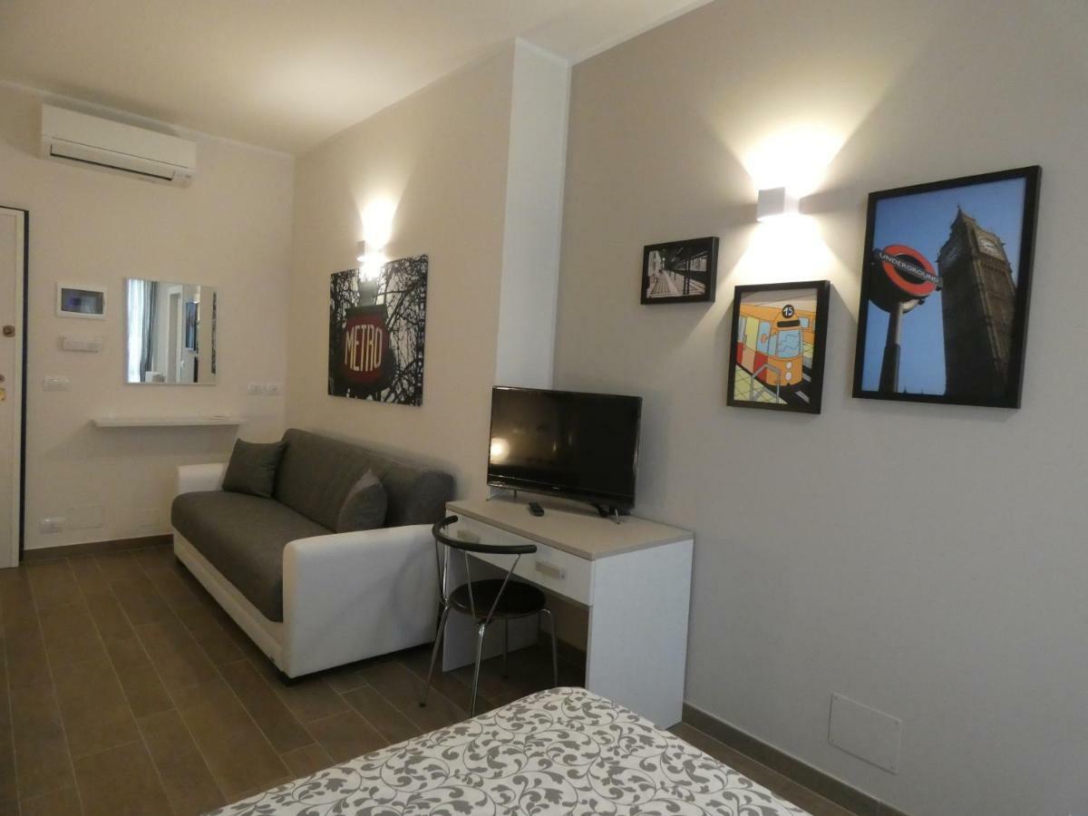 Metro Apartment Коленьо Екстериор снимка