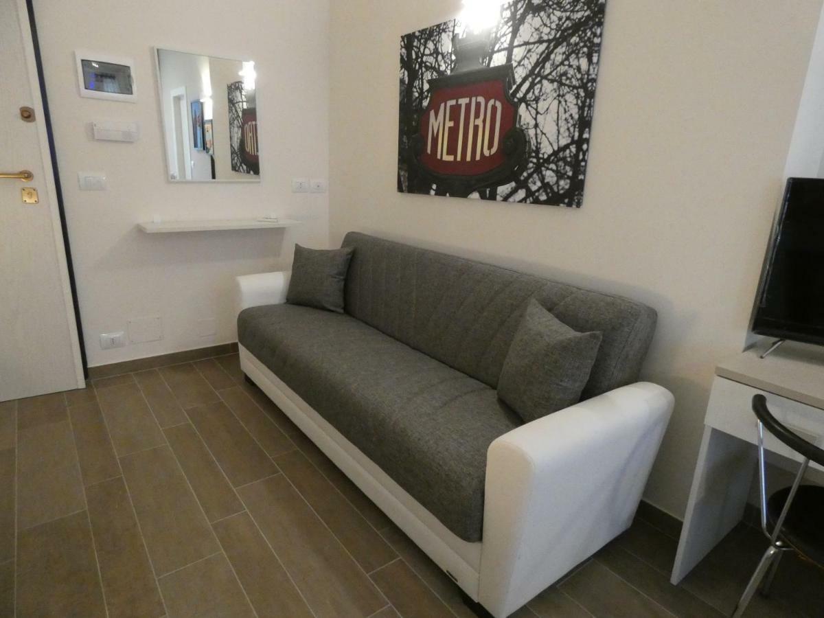 Metro Apartment Коленьо Екстериор снимка